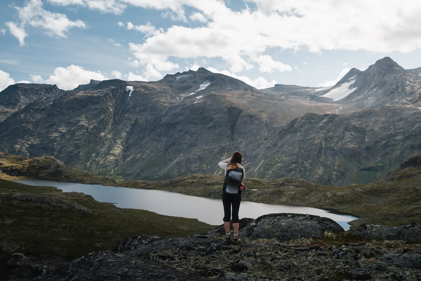 Fjällvandring på markerad led i svenska fjällen
