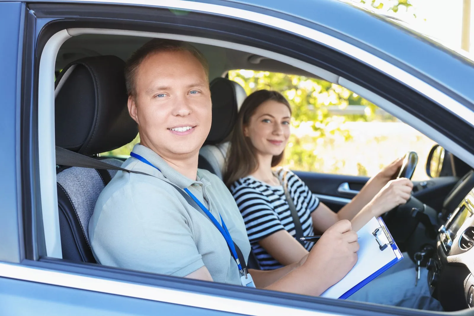 Privat övningskörning med handledare i bilen