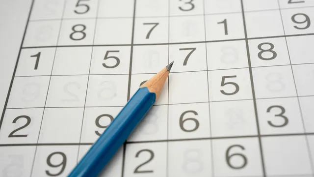 Sudoku löses med penna i tidning
