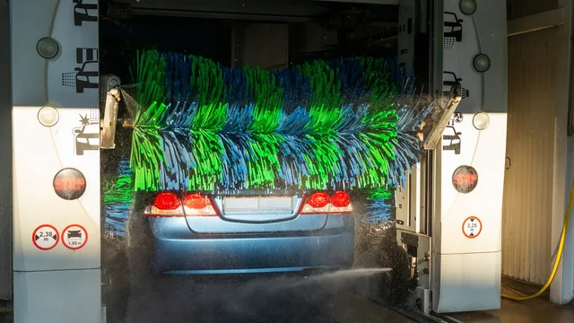 Biltvätt i automattvätt med vattenrening